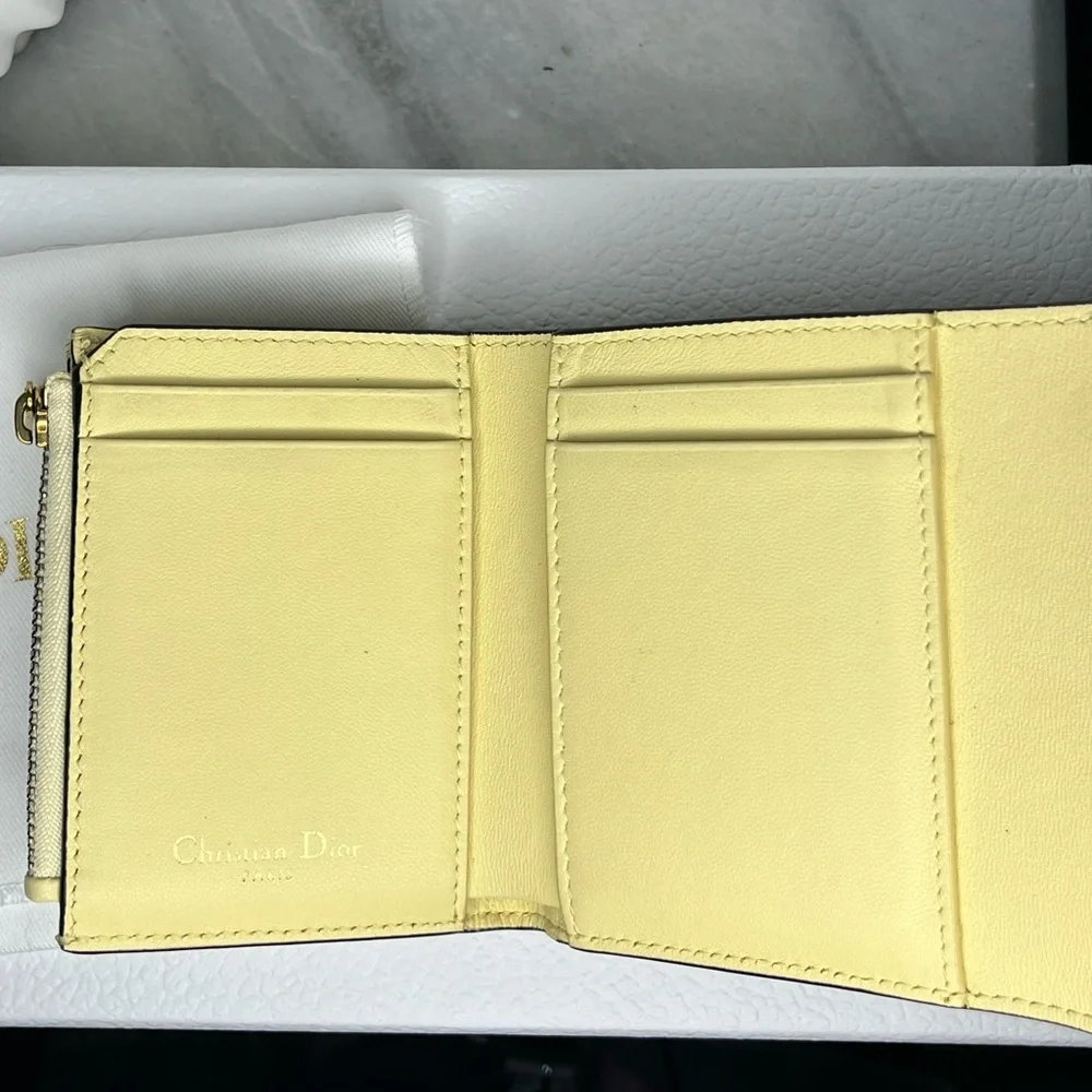 🌟UNIQUE Authentic CHRISTIAN DIOR pastel yellow saddle wallet🌟
